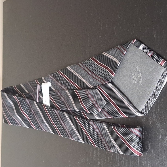 Bill Blass silk tie  56"x3.5" - Picture 6 of 8